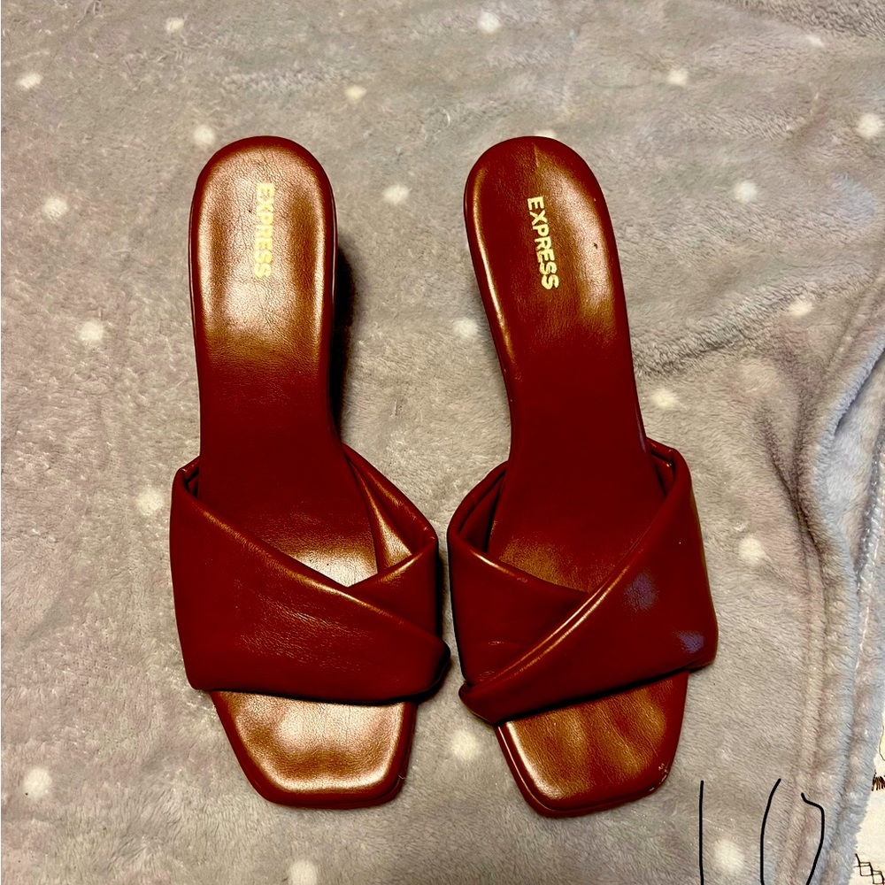 Express short heel